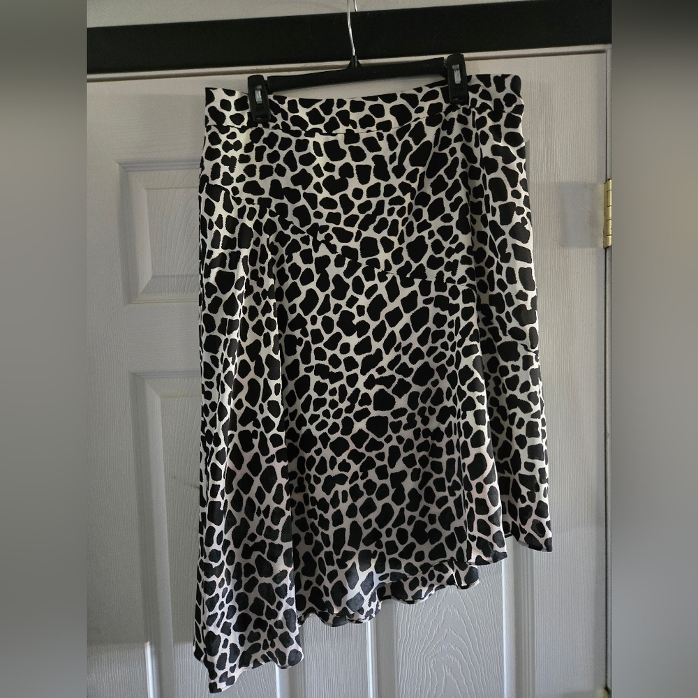 NWOT INC Stylish Black and White Skirt
